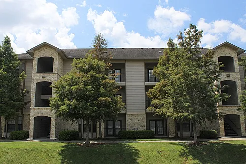 Camden Lake Apts Photo 1