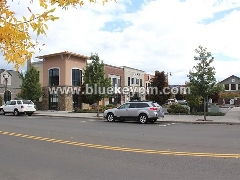 1200 SE Rasmussen Blvd — Photo 18