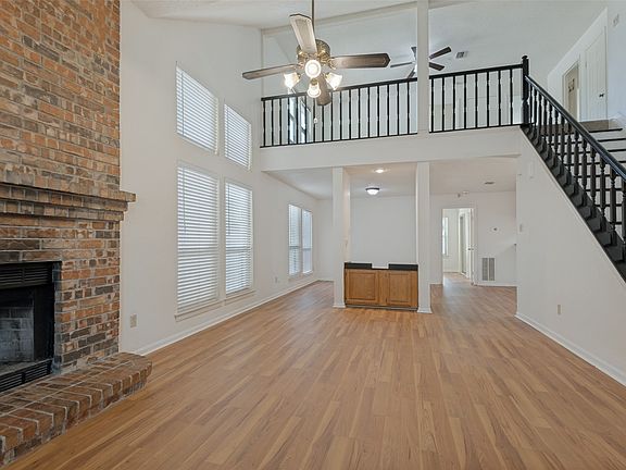 5th image of 617 Valley Spring Dr