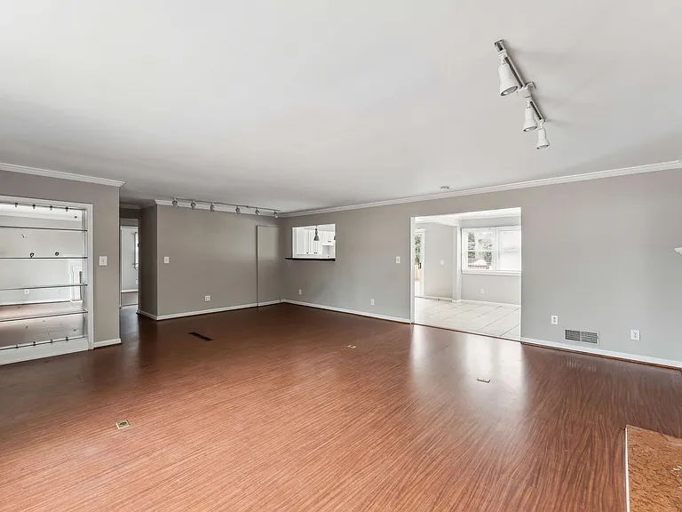 3503 Maple Ct — Photo 10