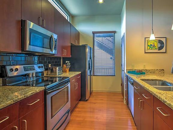 5th image of 449 Monroe Ave #115