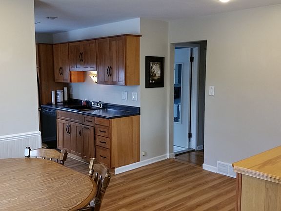 4th image of 1427 N Selfridge Blvd