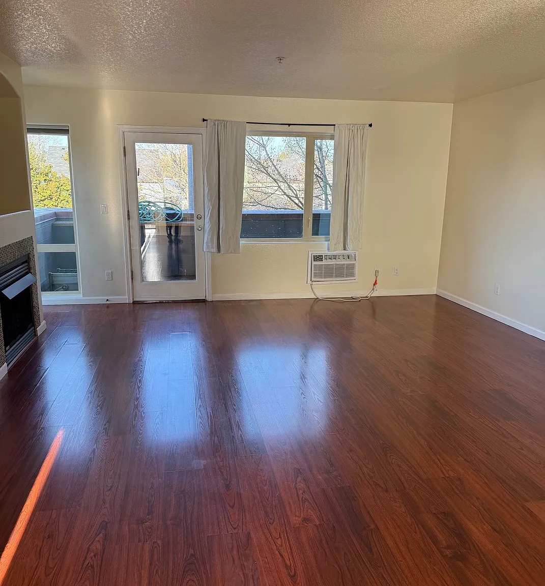 2 bed, 2.5 bath, 1200 sqft, $1,900 — Photo 1