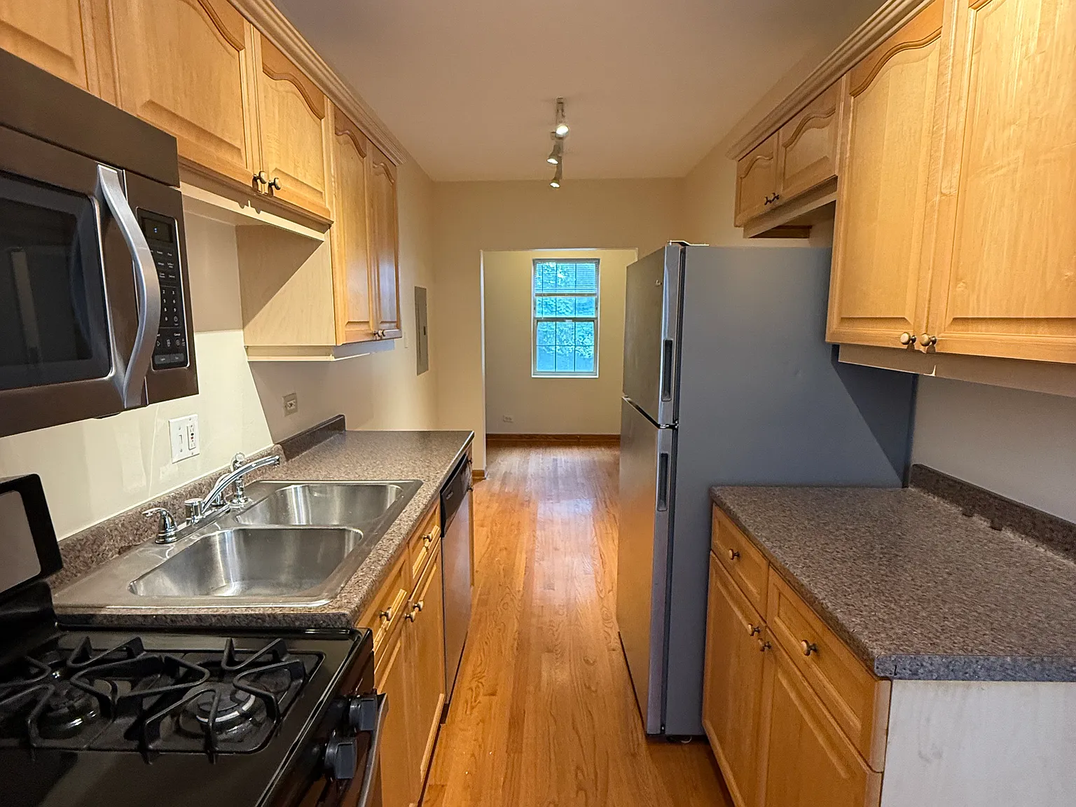 1 bed, $1,645 — Photo 2