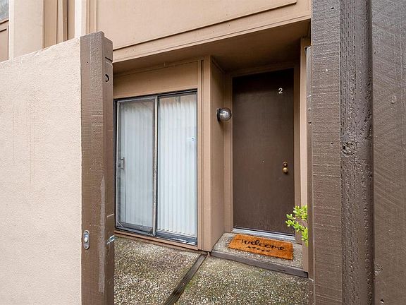 2nd image of 898 Woodside Ln E Unit 2