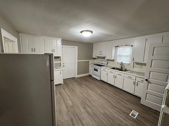 3rd image of 203 N Briggs Ave