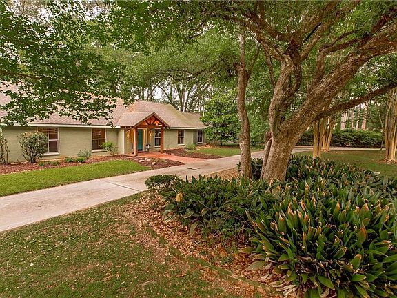 3rd image of 156 Oak Hollow Dr
