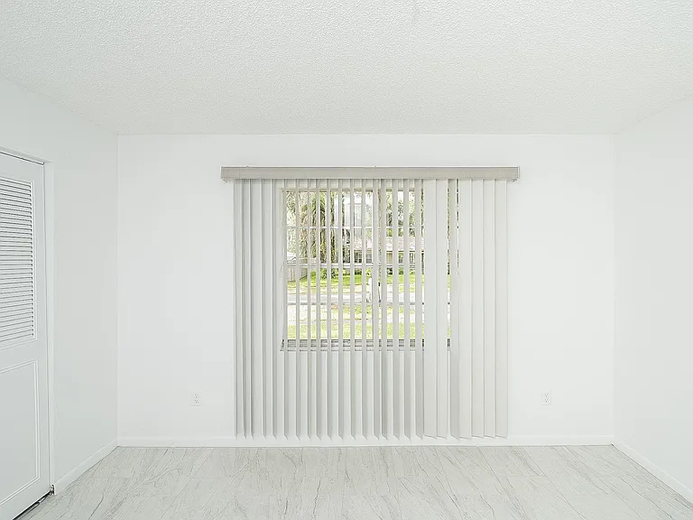 494 Romano St — Photo 40