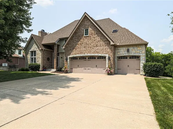 1740 Willow St, Higginsville, MO 64037