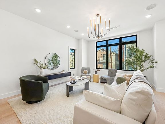 3rd image of 33 Graham St #1