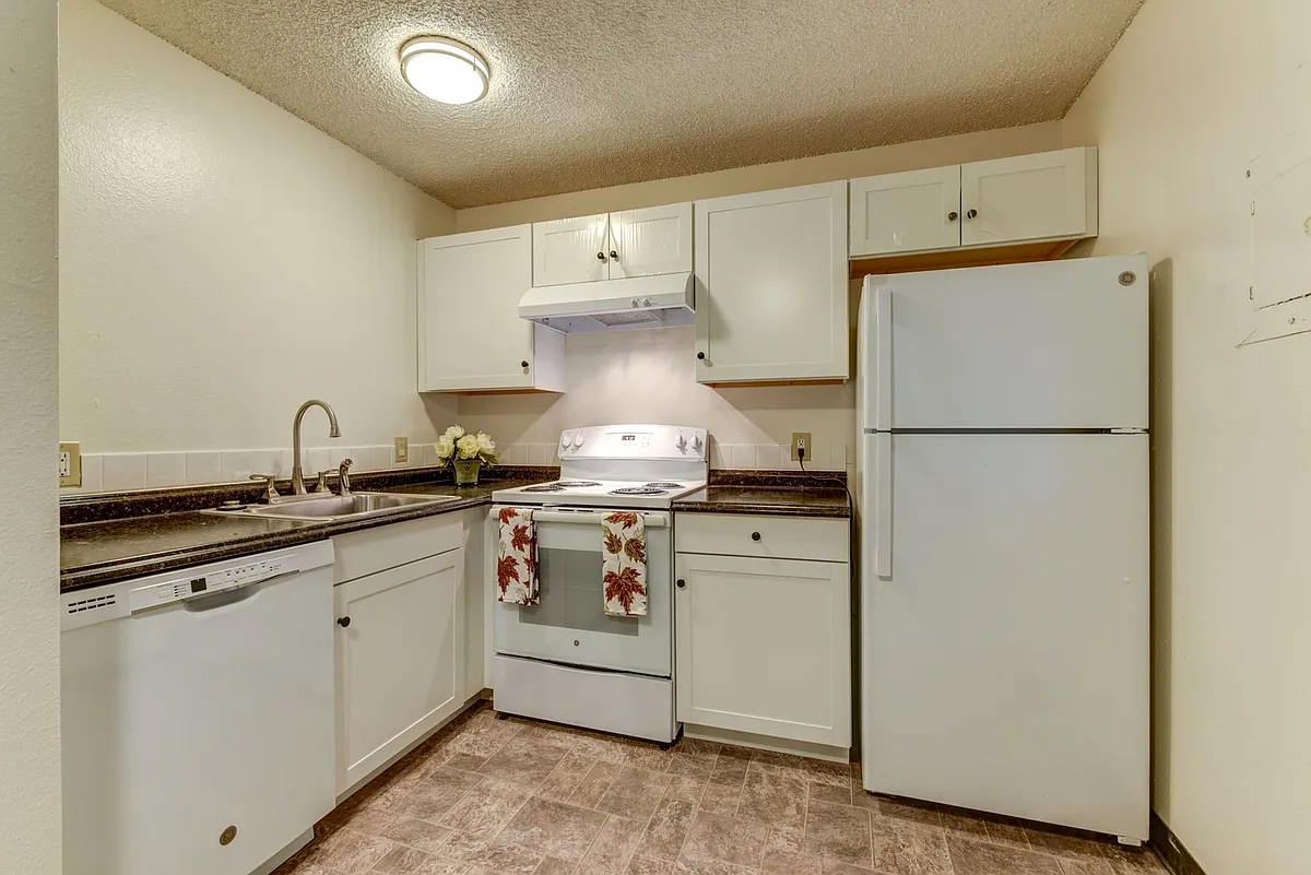 Building Photo - 3161 Madison Ave #Q423