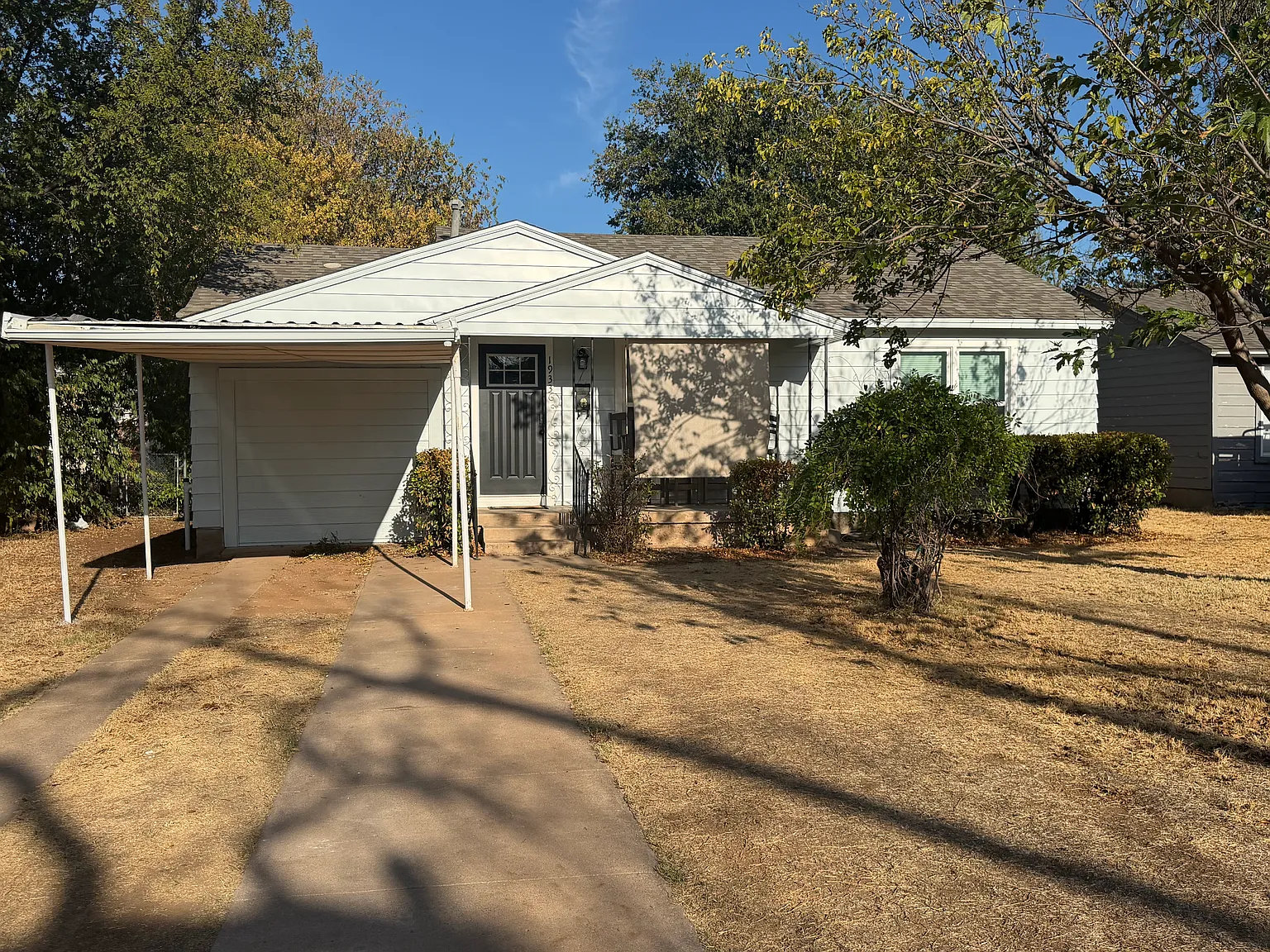 3 bed, 1140 sqft, $2,400 — Photo 1