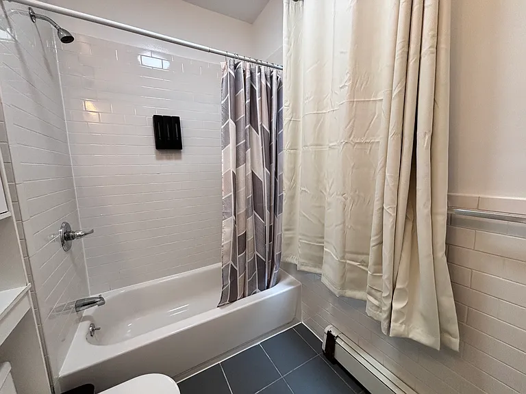 40 Manhattan Ave #2 — Photo 16