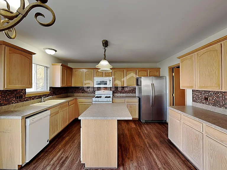 3226 Kenilworth Ln — Photo 4