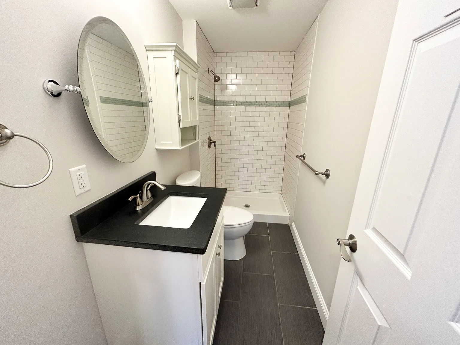 3 bed, 9999 sqft, $3,000 — Photo 4