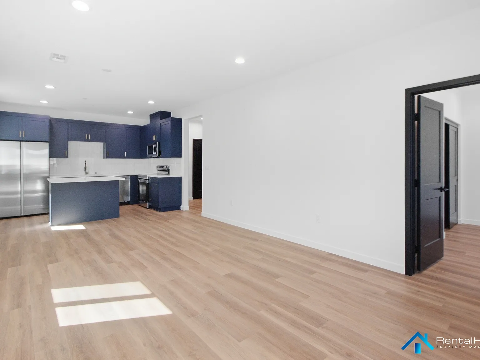 3 bed, 1200 sqft, $4,295 — Photo 3