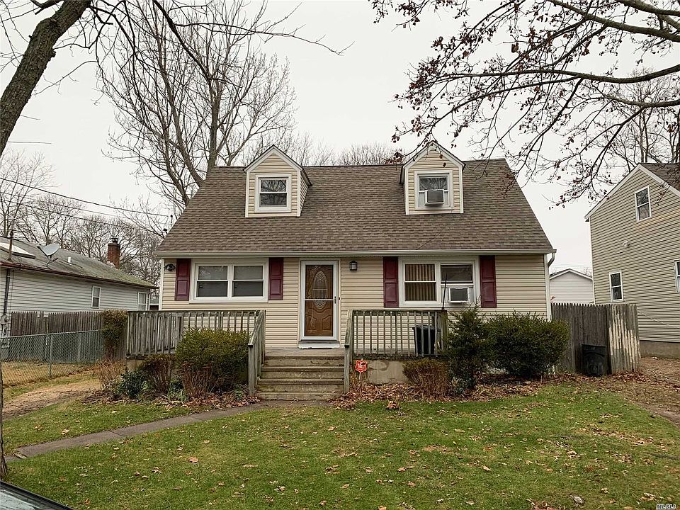 1st image of 23 Pennwood Dr