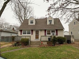 23 Pennwood Dr, Mastic Beach, NY 11951