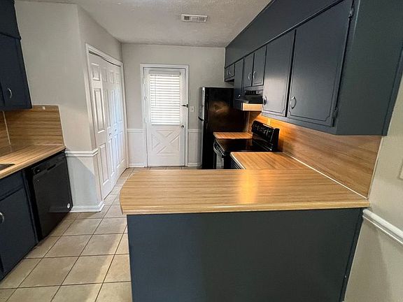 5th image of 526-528 Charleston Ln
