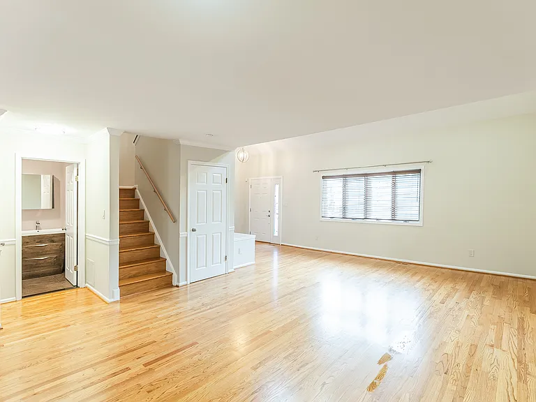 23 Exeter Ct — Photo 3