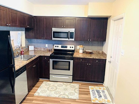 2nd image of 121 Danube Ave APT 201