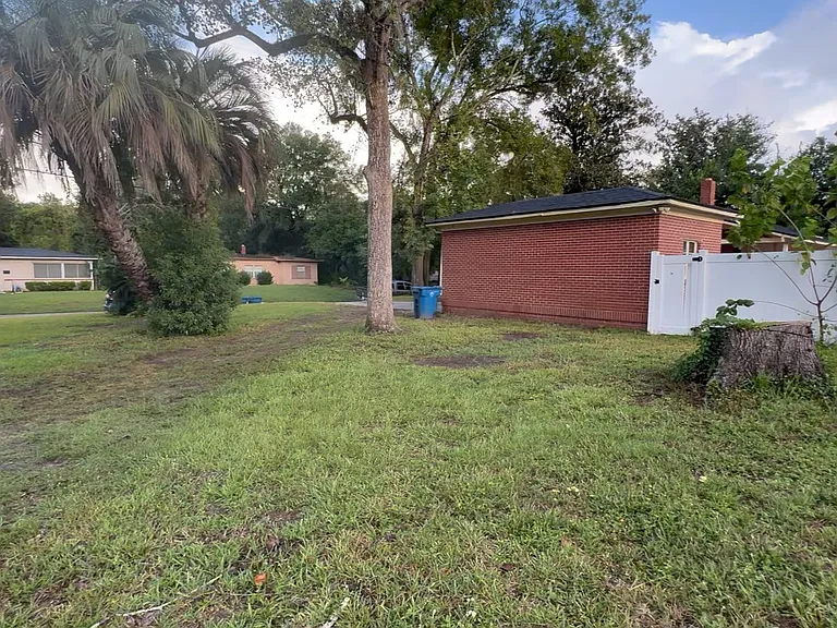 7134 Linda Dr — Photo 2