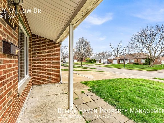 3rd image of 726 Willow Dr
