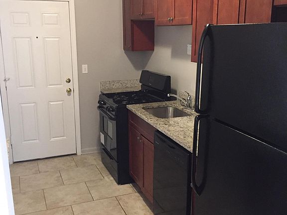4th image of 820 W Agatite Ave APT 301