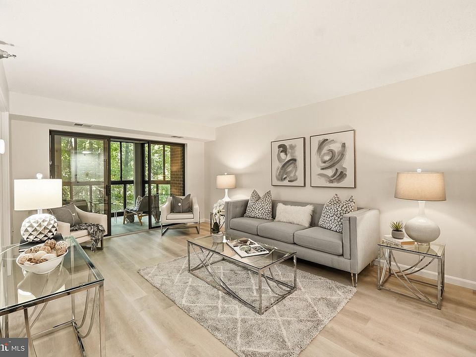 1st image of 15100 Interlachen Dr #4-206