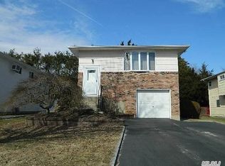 145 Truxton Rd, Dix Hills, NY 11746