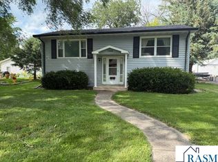 108 Front St E, Saint Clair, MN 56080