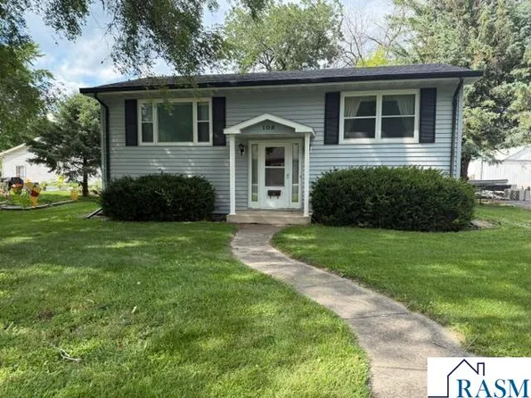 108 Front St E, Saint Clair, MN 56080
