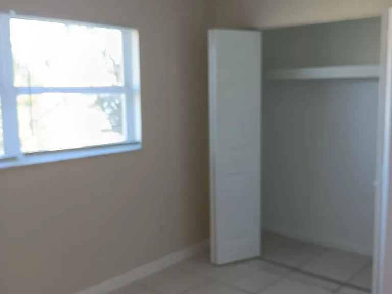 312 NE 11th Pl — Photo 14