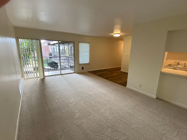 400 W Roy St #104 — Photo 3