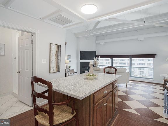 3rd image of 3 N Columbus Blvd APT Td417