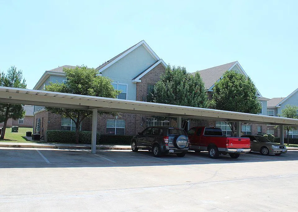 217 Harris Dr — Photo 2