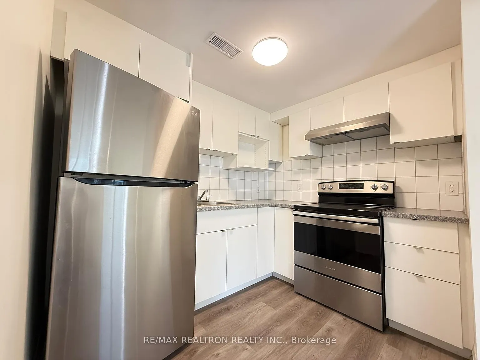 Studio, $1,300 — Photo 4