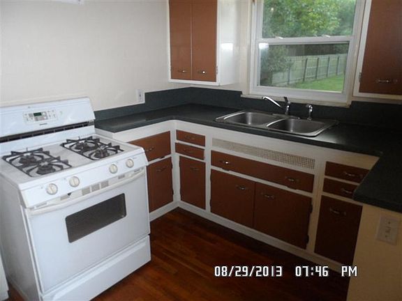 4th image of 1169 Ayershire Ave