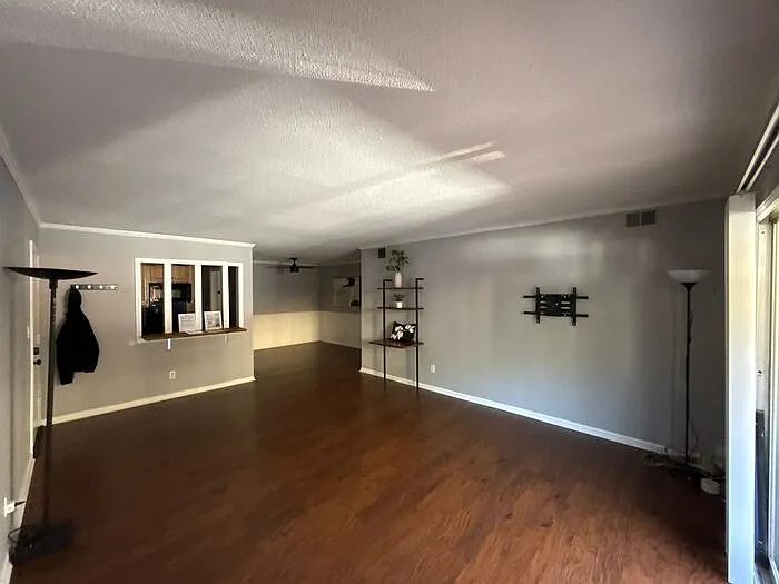 3 bed, 2.0 bath, 1420 sqft, $1,850 — Photo 4