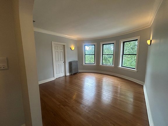 3rd image of 4434 W Gunnison St APT 3