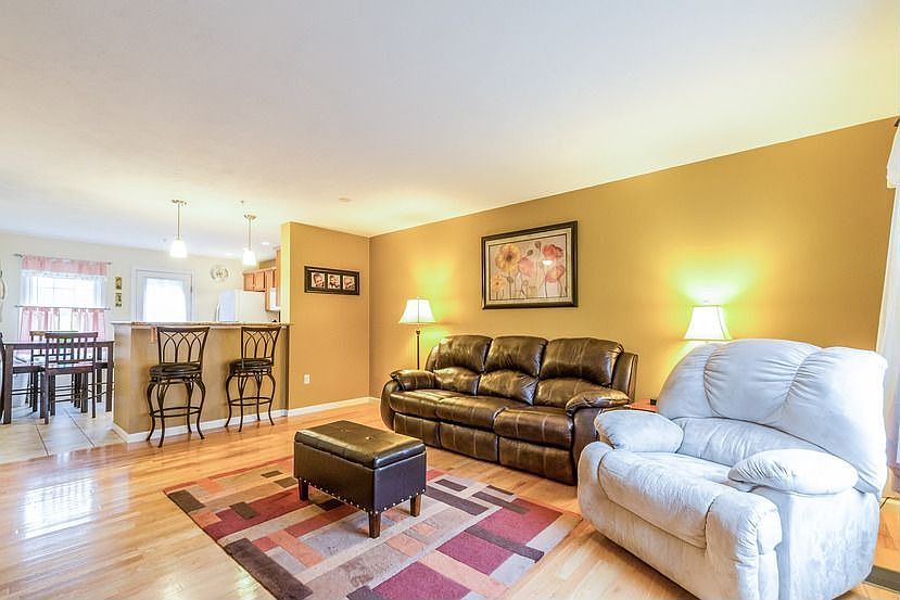 1st image of 32 Boxberry Ln