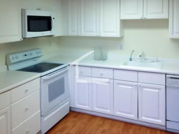 60 Glen Rd APT T4, Brookline, MA 02445