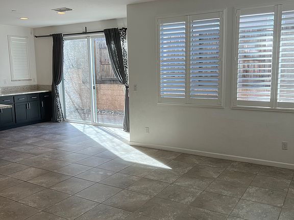 4th image of 1047 Bridlewood Dr