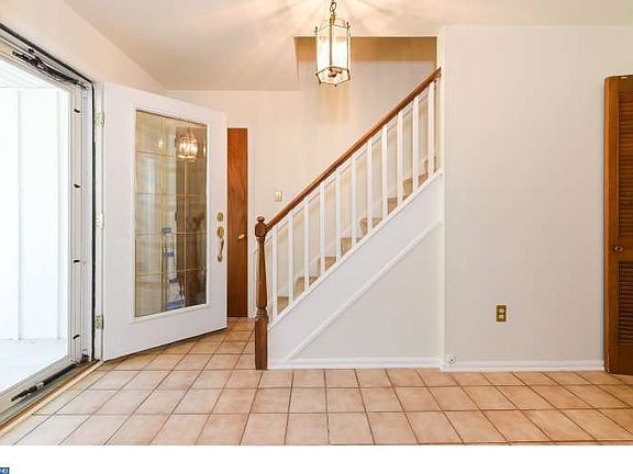 2nd image of 205 Wilshire Ln