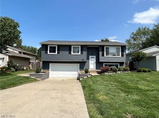 347 Bayshore Dr, Eastlake, OH 44095