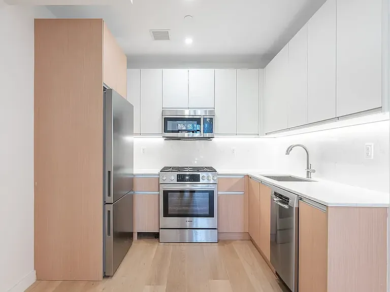 31-19 29th St #2A — Photo 5