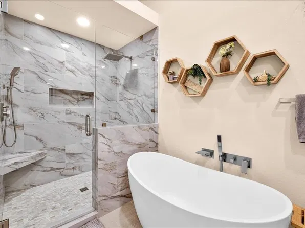 265 Desert Falls Dr E, Palm Desert, CA 92211