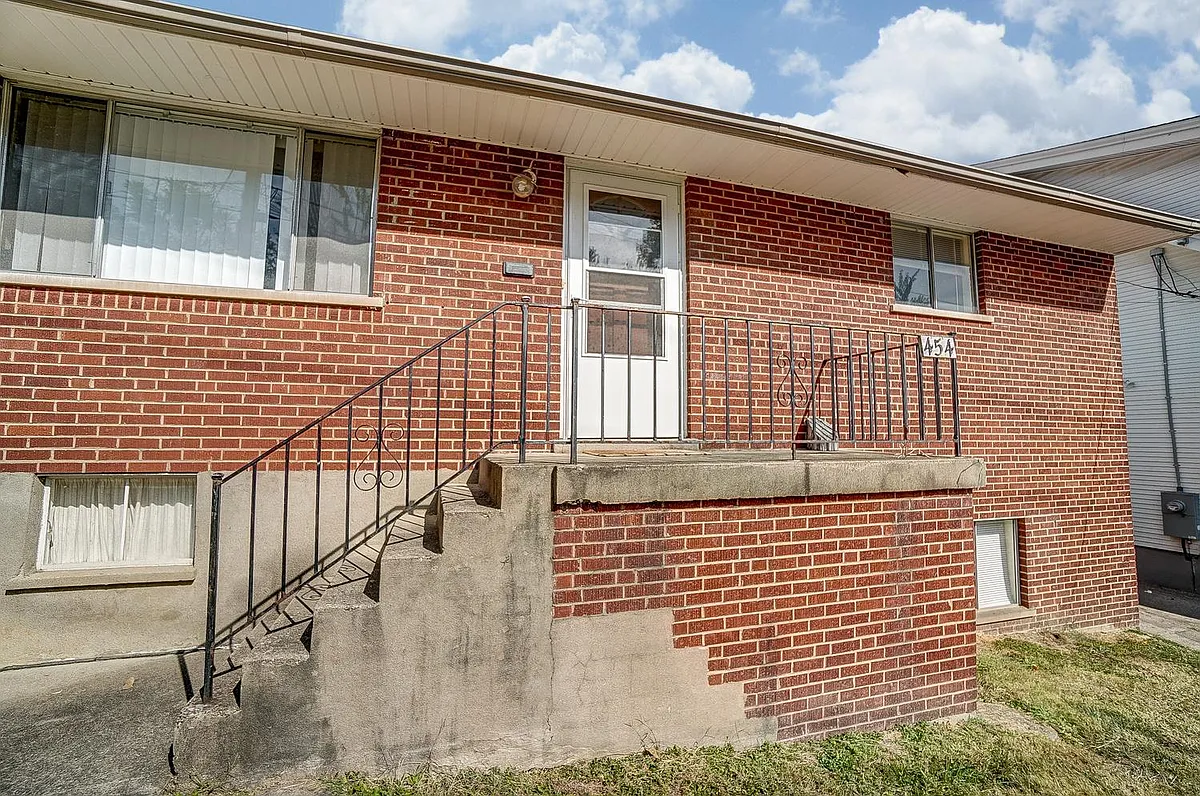 Building Photo - 454 Warner St
