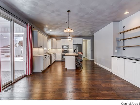 4th image of 201 W Harpole St