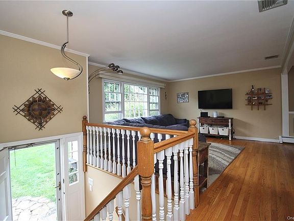 3rd image of 40 Fernwood Dr